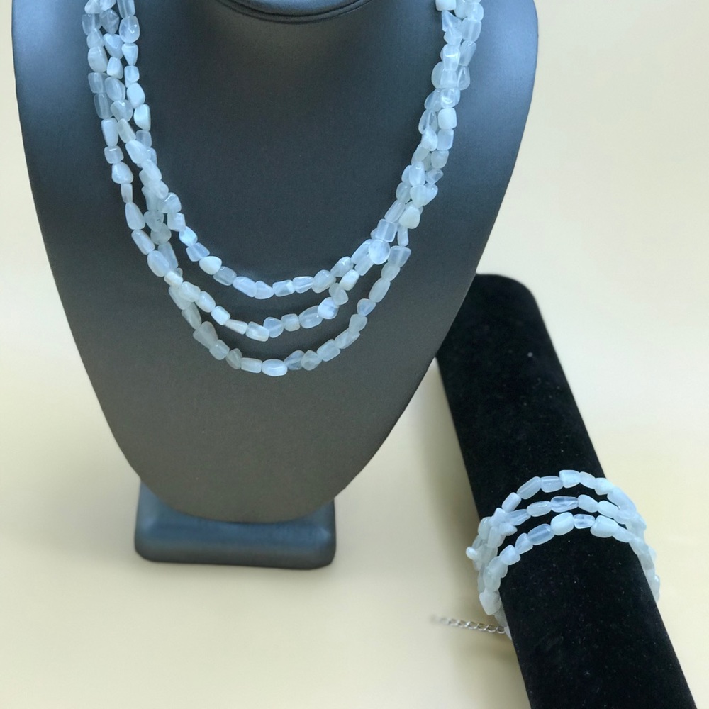 Sterling Silver White Moonstone Nugget Necklace.
